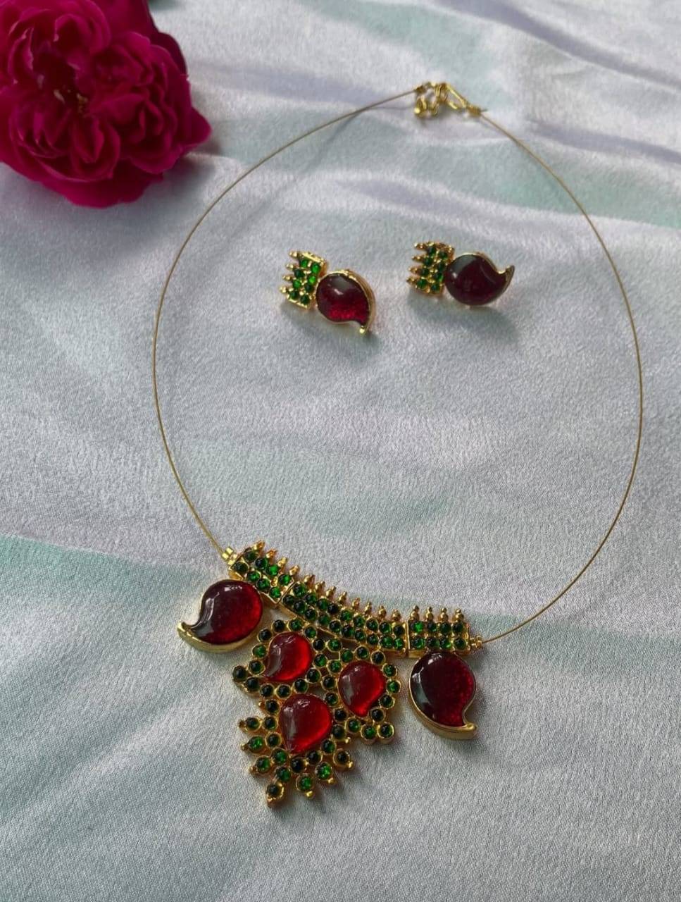 Palakka invisible necklace